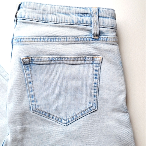 Vineyard Vines Womens' High Rise Straight Crop Light Bleu Jean, Size 29 - Picture 5 of 14